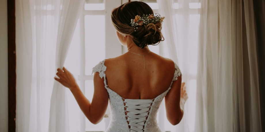 easy-way-to-tie-a-corset-wedding-dress-christy-v-co