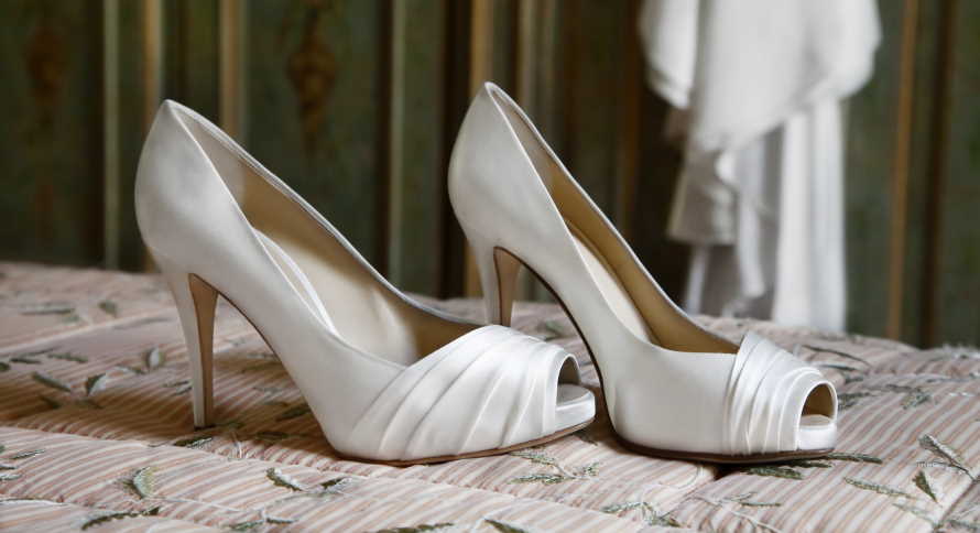 What Color Shoes Goes Well With Ivory Wedding Dress Christy V Co