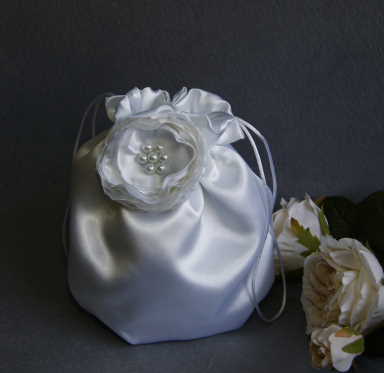 make wedding pouch